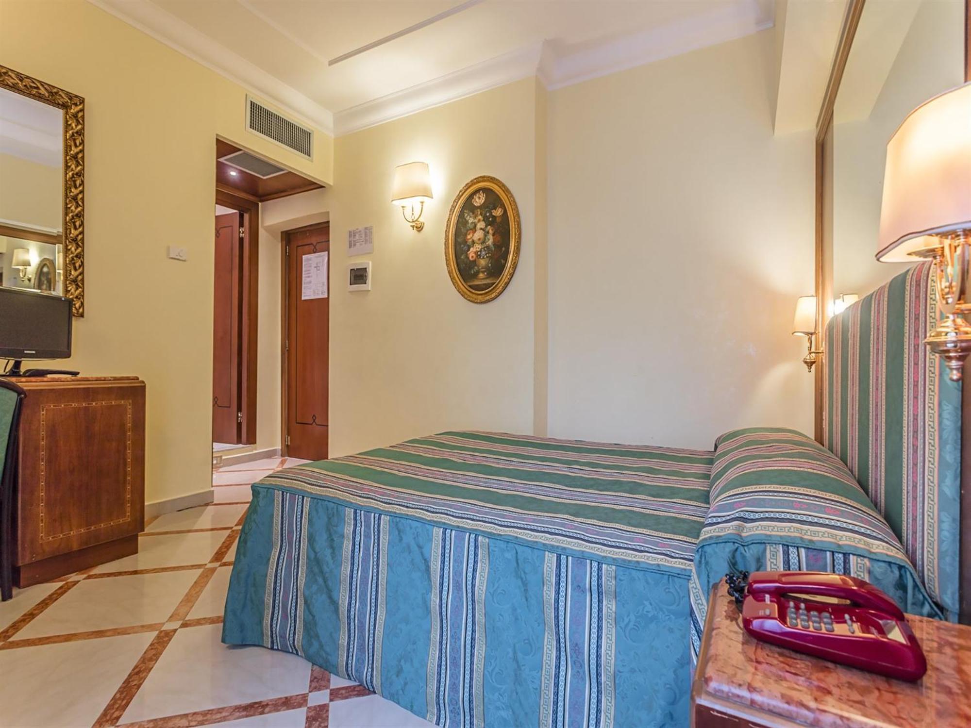 Raeli Hotel Noto — Foto 2